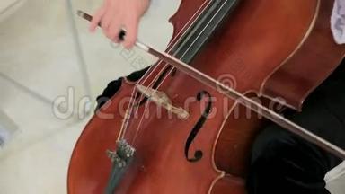 大提琴技术在起作用